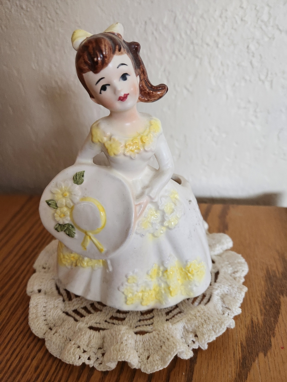 VINTAGE LEFTON CERAMIC PONY TAIL GIRL HOLDING HAT PLANTER